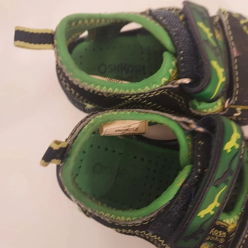 OshKosh B'gosh Blue and Green with Lizards Light Up Sandals in Size 5